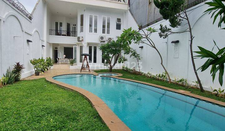 Jual Rumah di Kemang Jakarta Selatan SHM Ada Kolam Renang 1