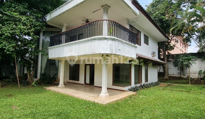 Rumah Kemang Timur, Jakarta Selatan Halaman Luas & Kolam Renang