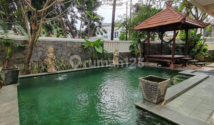 Rumah Pondok Indah, Jakarta Selatan Ada Taman & Kolam Renang