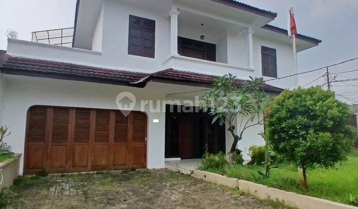 Rumah di Cipete Selatan, Jakarta Selatan 5 Kamar Tidur Unfurnished