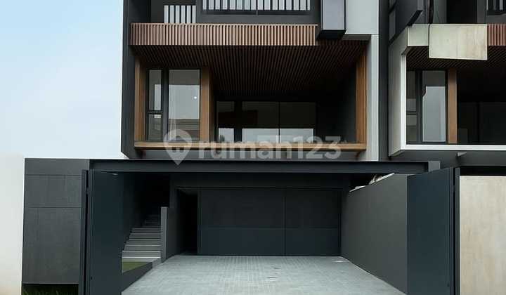 Rumah Brand New di Kemang Dalam, Jakarta Selatan Ada Kolam Renang Rumah Brand New di Kemang Dalam, Jakarta Selatan Ada Kolam Renang