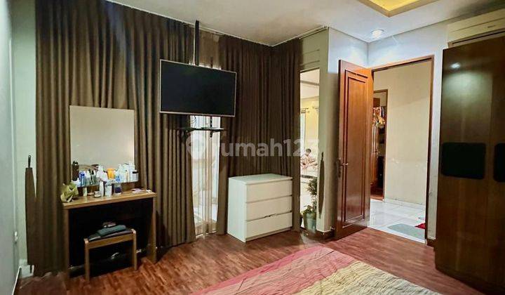 Dijual Rumah 2 Lantai Bagus Furnished SHM di Terogong 1