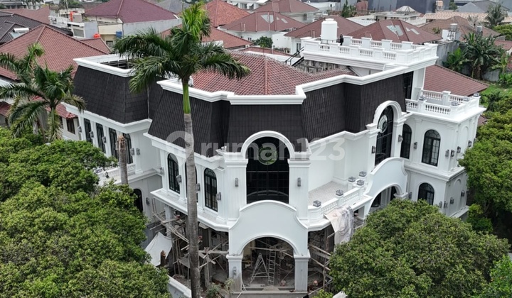 Rumah Mewah di Pondok Indah, Jakarta Selatan Garasi 15 Mobil
