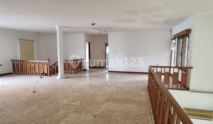 Kemang Timur House, South Jakarta, Large Yard & Swimming Pool 2