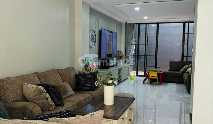 Dijual Rumah Cantik Siap Huni di Emerald Land Cibinong 2