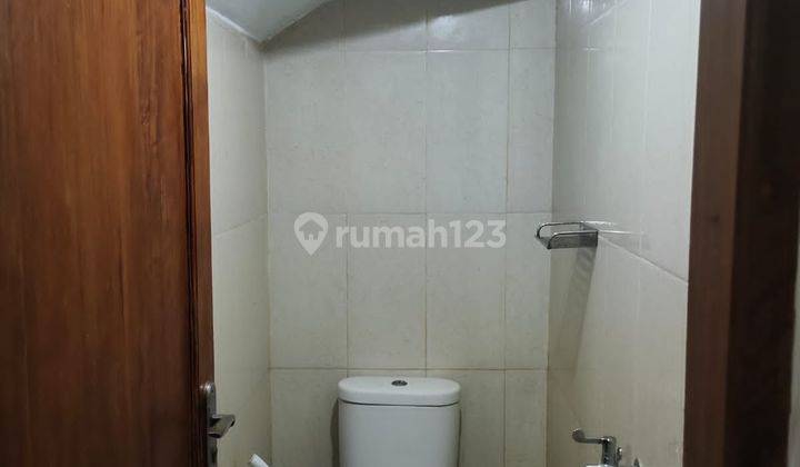 Dijual Cepat Rumah Hook Semi Furnish di Perumahan Cinere Residence Depok 2