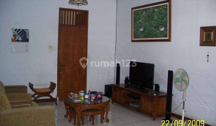 Dijual Rumah Model Villa Semi Furnish di Bambu Apus, Cipayung, Jakarta Timur 2