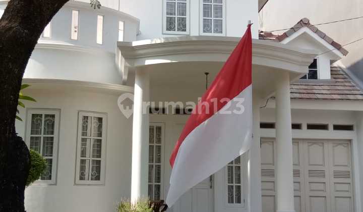 For Rent Semi-Furnished House in Taman Simpruk Cluster, Lippo Cikarang - Green & Comfortable Environment