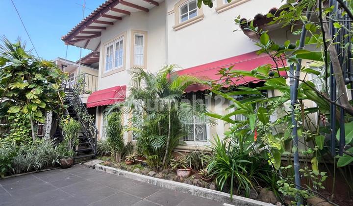 Rumah Mewah Nego Sampai Deal, Full Furnish di Taman Simpruk - Siap Huni (Shm)