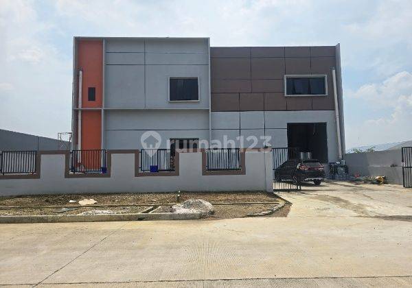 Dijual Cepat! Gudang Baru 898 m² di Delta Silicon Cikarang, Ada Loading Dock, 10 Miliar! 1