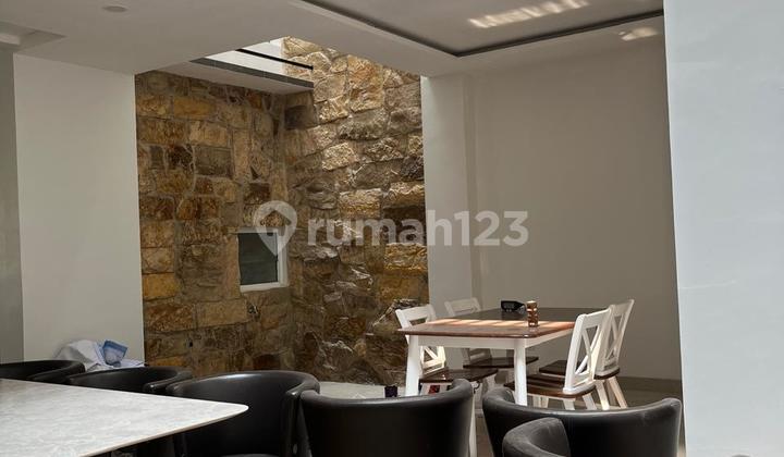 Disewakan Rumah Baru Super Besar di Cluster Oakwood Lippo Cikarang - Full Furnish, 7+1 Kamar! Only 345 Juta/Tahun (Nego) 2