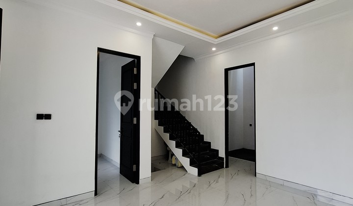 Rumah Baru Minimalis 2 Lantai Dekat Galaxy Mall Surabaya Timur