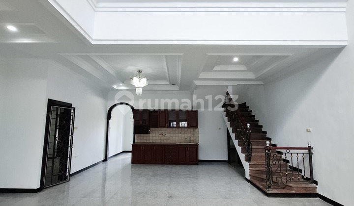 Rumah Siap Huni Pakuwon City 2 Lantai Surabaya Timur 1