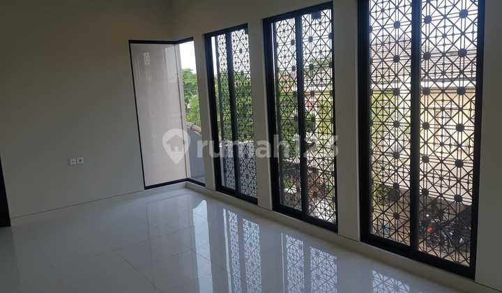 Rumah Siap Huni Minimalis Modern 3 Lantai Bagus Surabaya Timur 2