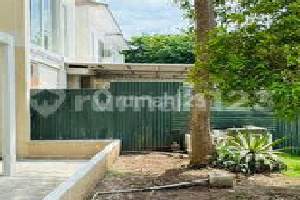 For Rent 2-Story Ready-to-Occupy House in Pakuwon City, East Surabaya For Rent 2-Story Ready-to-Occupy House in Pakuwon City, East Surabaya