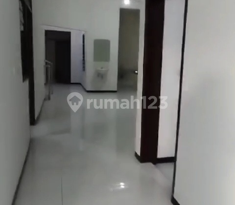 Ready-to-Occupy House in Mulyosari, 2.5 Floors, Near Pakuwon City, East Surabaya 2