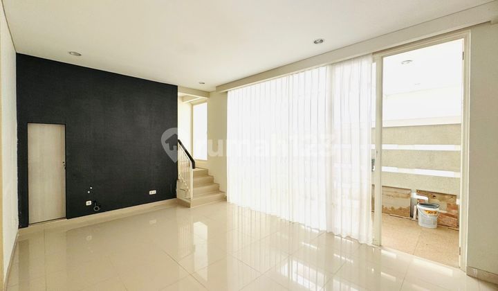 For Rent 2-Story Ready-to-Occupy House in Pakuwon City, East Surabaya For Rent 2-Story Ready-to-Occupy House in Pakuwon City, East Surabaya