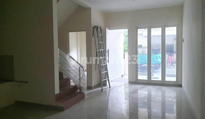 Rumah Baru Gress Pakuwon City Dekat Mall Surabaya Timur