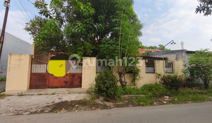 Tanah & Bangunan di Pinggir Jalan