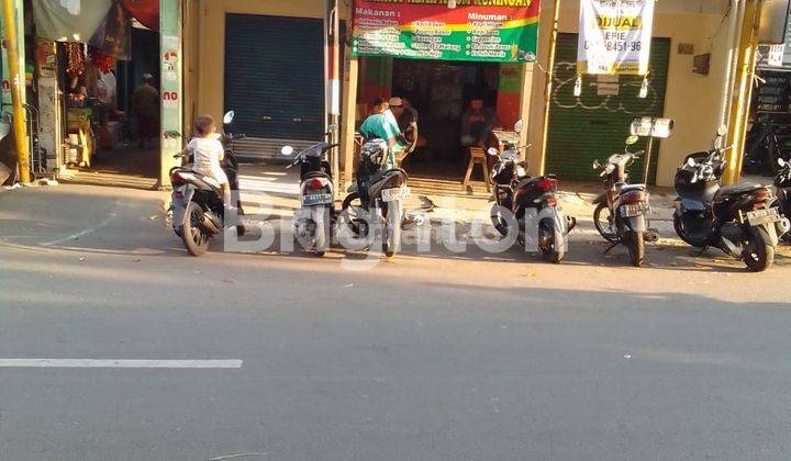 Rumah dan toko bangunan lama hitung tanah kawasan Cipinang Jakarta timur