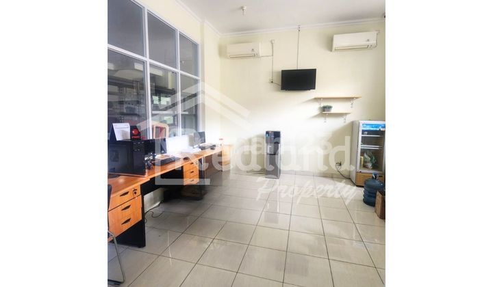 Gudang di daerah Peterongan , Semarang ( De 8317 ) 2