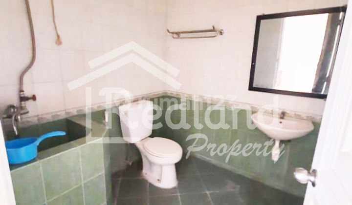 Rumah di Tenggilis Mejoyo , Surabaya ( De 7870 ) 2