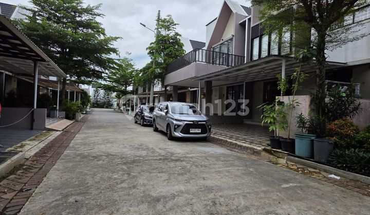 Villa Full Furnish di Jaming Ginting Komplek Mayfair Residence