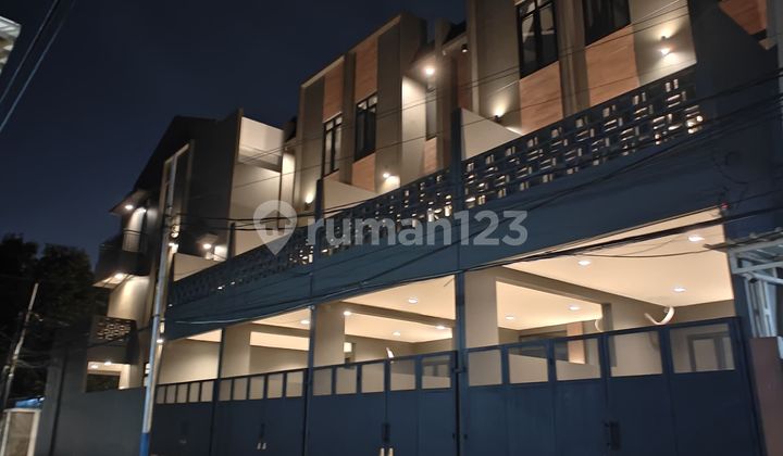 Rumah 3 Lantai Bebas Banjir di Duri Kepa Jakarta Barat