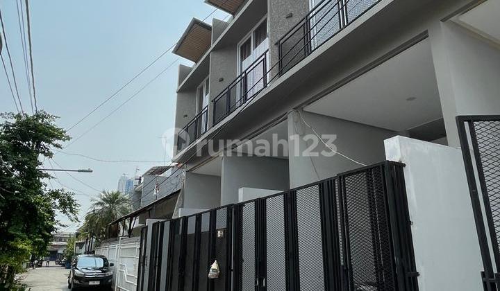 Dijual Rumah Brand New Semi Furnished Row Jalan 2 Mobil Di Duri Kepa
