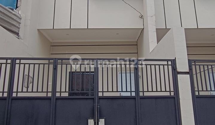 Affordable Brand New House With 3 Floors Building In Jelambar Affordable Brand New House With 3 Floors Building In Jelambar