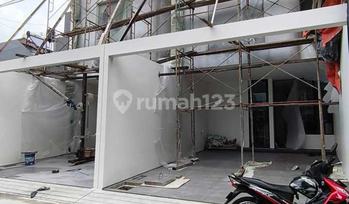 Dijual Rumah Baru 3 Lantai di Kawasan Elit Puri Indah
