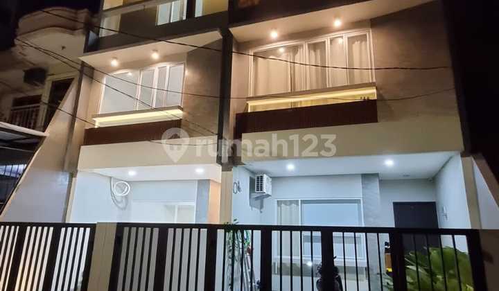 Rumah Desain Tropical Modern Brand New di Duri Kepa 2