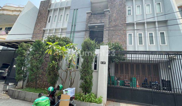 Dijual Rumah Besar Di Komplek Taman Harapan Indah, Jelambar, Jakarta Barat 1