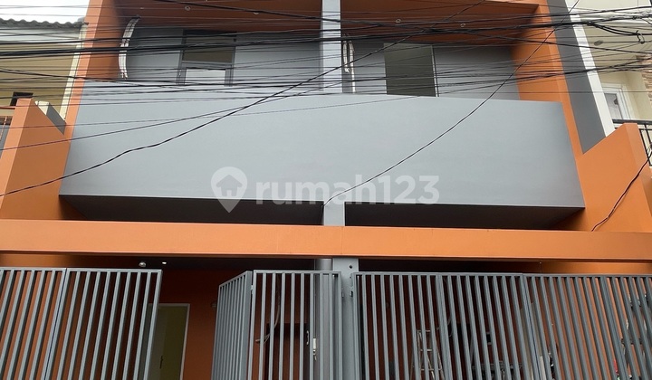 Dijual Rumah Baru 3 Lantai Bebas Banjir di Tanjung Duren Dijual Rumah Baru 3 Lantai Bebas Banjir di Tanjung Duren