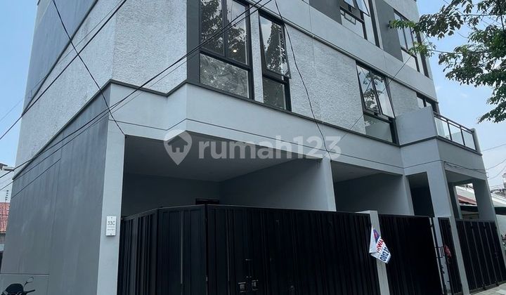 Dijual Rumah Brand New 3 Lantai Depan Taman Di Duri Kepa