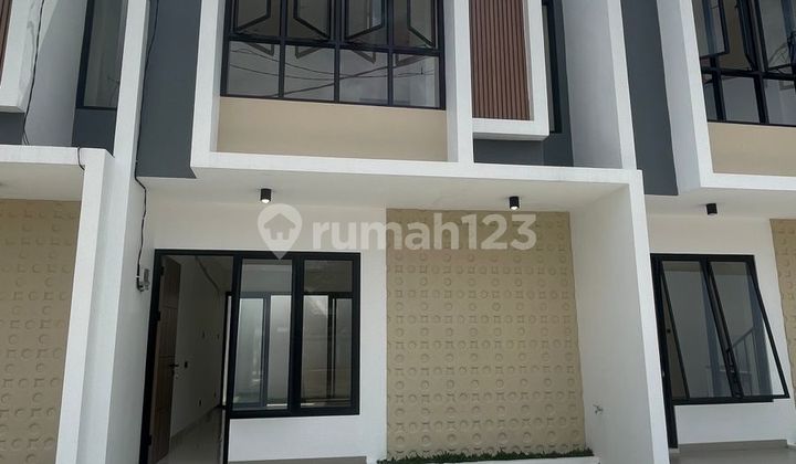 Rumah Baru Dalam Cluster 2 Lantai Lokasi Strategis Dekat Green Lake