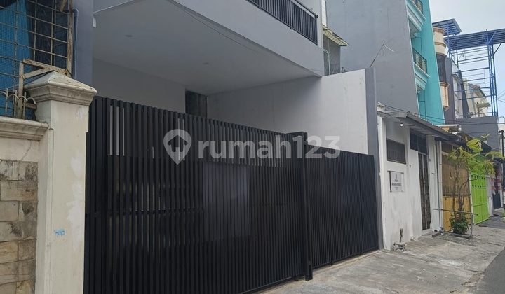 Rumah Brand New Dimensi 8x21 Di Pekojan, Jakarta Barat 1