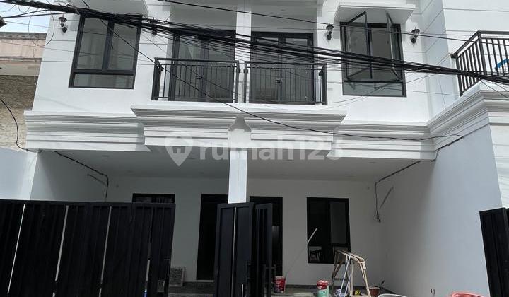 Dijual Rumah Brand New American Classic 3 Lantai di Duri Kepa Dijual Rumah Brand New American Classic 3 Lantai di Duri Kepa