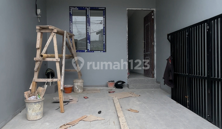 Rumah Baru 3 Lantai Row Jalan Lebar Bebas Banjir di Duri Kepa 2