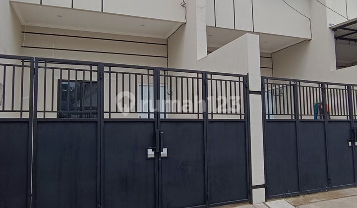 Rumah Brand New Murah Dengan Bangunan 3 Lantai Di Jelambar 2