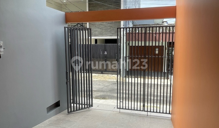 Dijual Rumah Baru 3 Lantai Bebas Banjir di Tanjung Duren 2