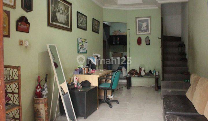ruang tamu rumah di taman kenari, jagorawi
