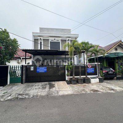 Di Jual Cepat! Rumah 2 Lantai Murah Cantik Dan Terawat Di Jak-Bar 1