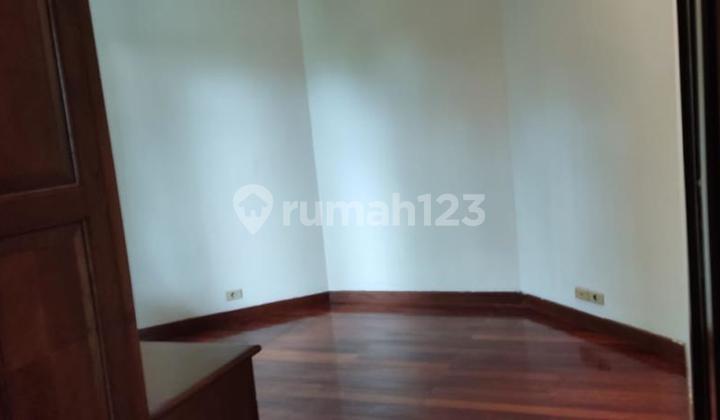 Di Patra Kuningan, Dijual Rumah Lux Hoek 2