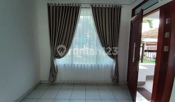 Dijual Rumah 4 Kamar Tidur Pekarangan Luas Bintaro Sektor 9 2