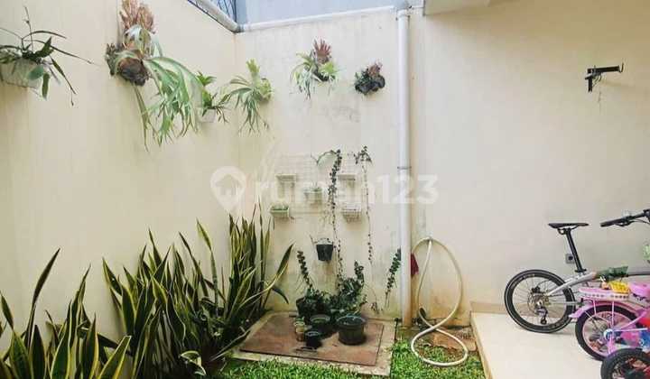 House in a Strategic Location Near Arcadia Building Simatupang, 4 Bedrooms House in a Strategic Location Near Arcadia Building Simatupang, 4 Bedrooms