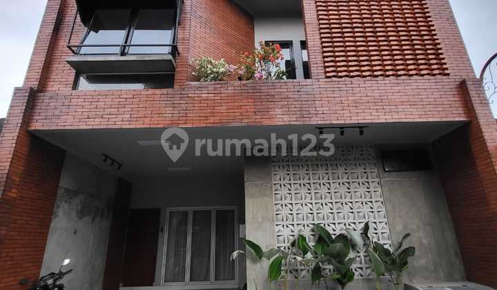 Rumah Modern Minimalis 3 Kamar Bonus Kolam Koi