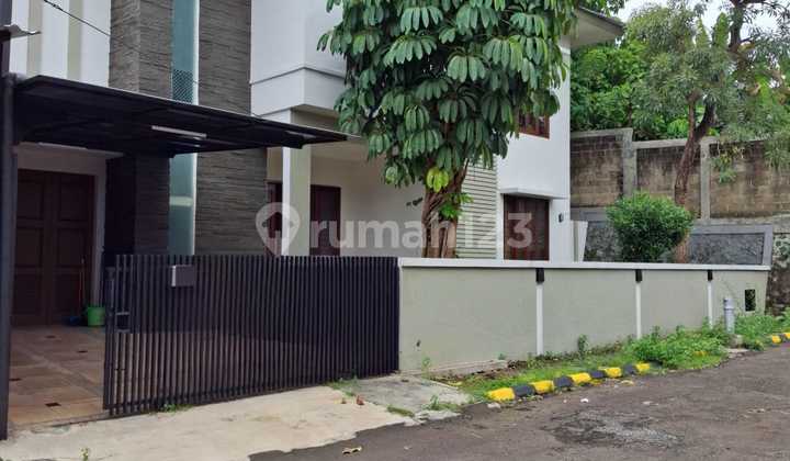 For Sale: Modern Home in Exclusive Cluster The Green BSD