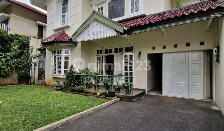 Rumah Kebayoran Baru Mudah Akses 4 Kamar Tidur