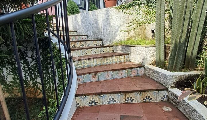 Rumah Gaya Villa Hacienda Dengan Kolam Renang Cinere 2